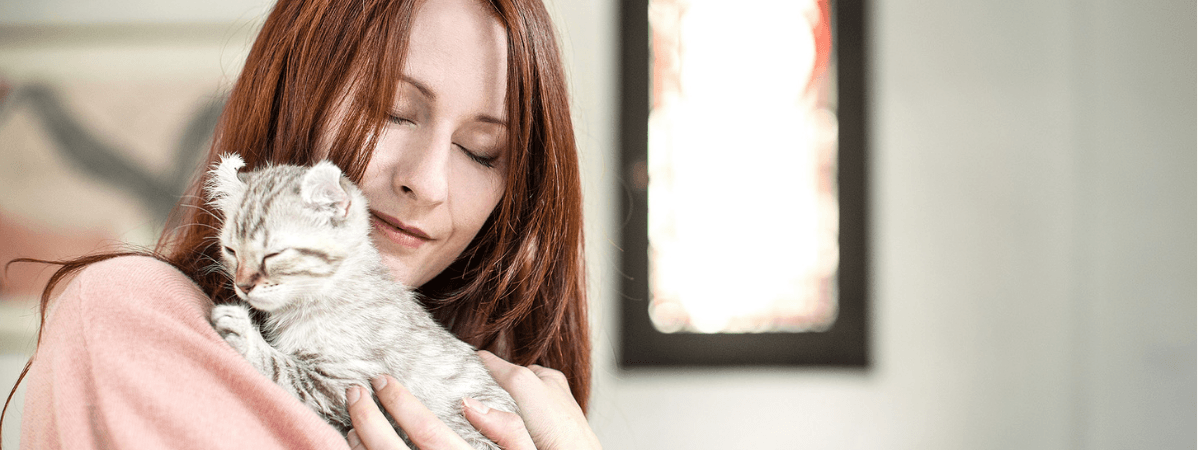 Marion Ruffié, comportementaliste spécialiste du chat à Paris vous aide à résoudre les problèmes de comportement avec votre chat et à retrouver la plus belle des relations avec lui